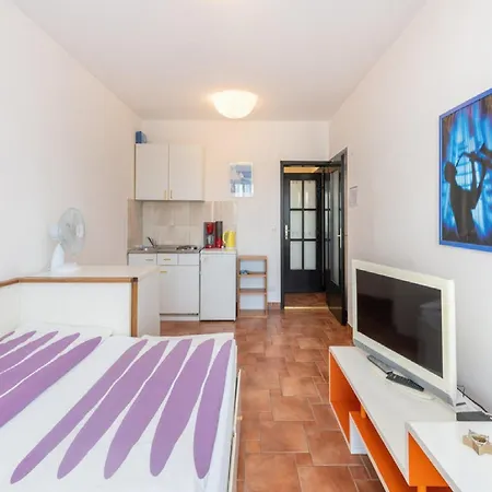 Apartment Ilija Njavro - With Balcony